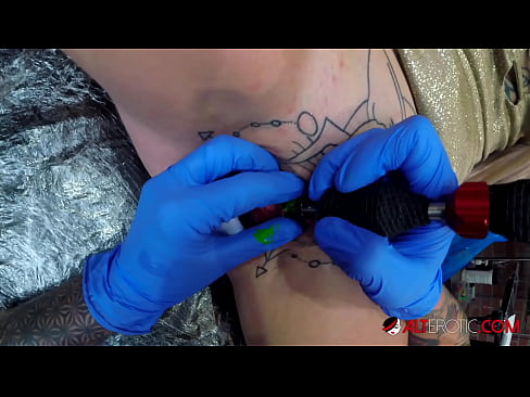 ❤️ Extremt tatuerade snyggingen Sully Savage fick en tatuering på sin klitoris ❤ Fuckingvideo at porn sv.tubsexercom.ru